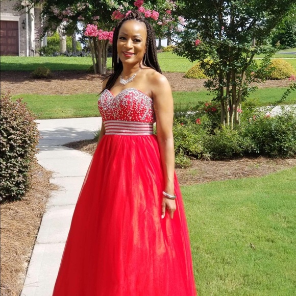 Formal gown - Picture 2 of 3